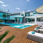 Villa Orla Deluxe Luxury Villa With Geo-Thermal Swimming Pool