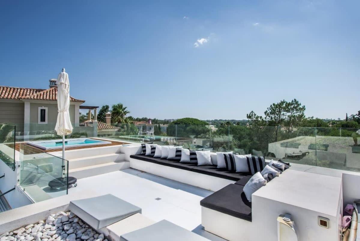 Orla Deluxe Luxury With Geo-thermal Swimming Pool Holiday home