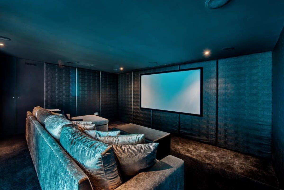 Holiday home Orla Deluxe Luxury With Geo-thermal Swimming Pool *
