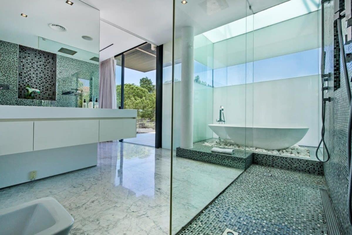 Holiday home Orla Deluxe Luxury With Geo-thermal Swimming Pool
