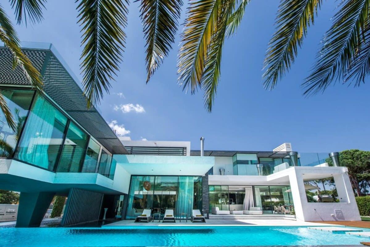 Orla Deluxe Luxury With Geo-thermal Swimming Pool Holiday home