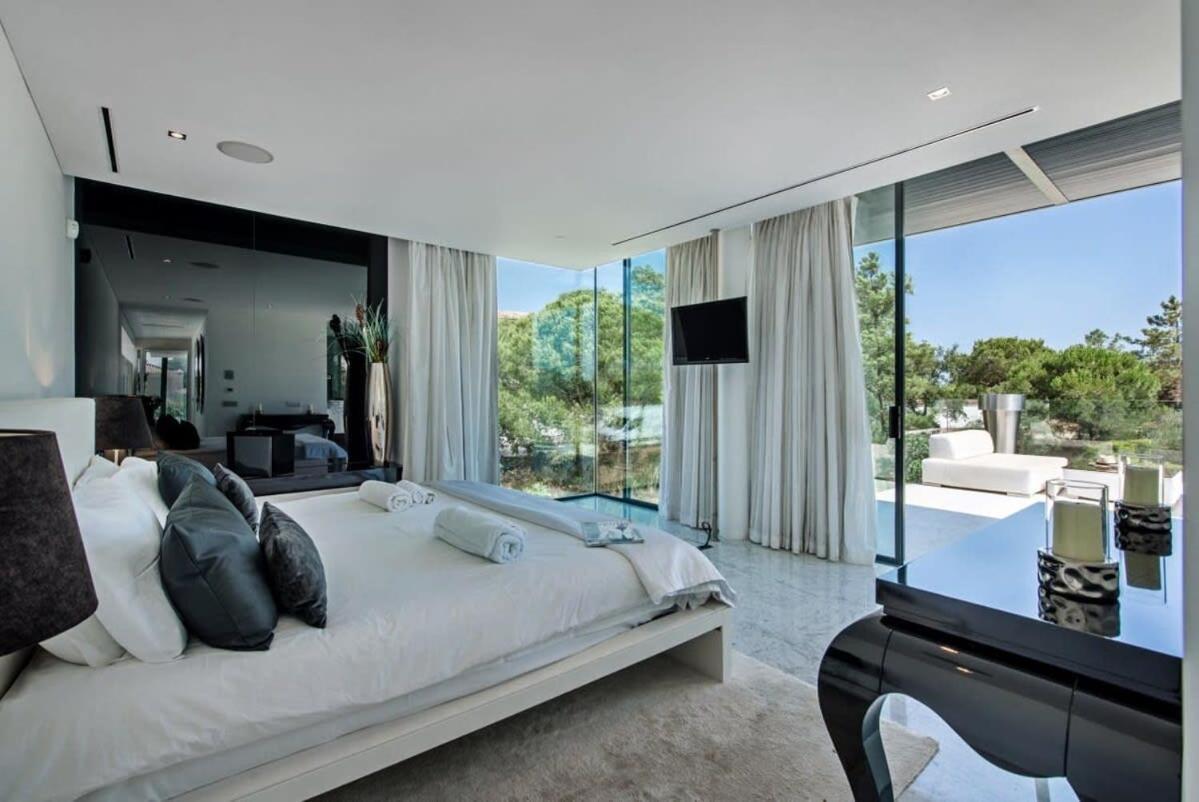 Holiday home Orla Deluxe Luxury With Geo-thermal Swimming Pool