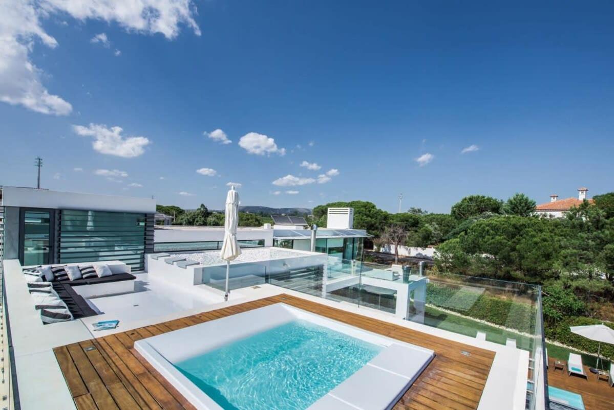 Orla Deluxe Luxury With Geo-thermal Swimming Pool Holiday home *